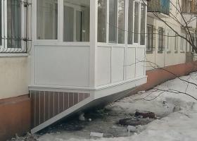 Балкон на первом этаже